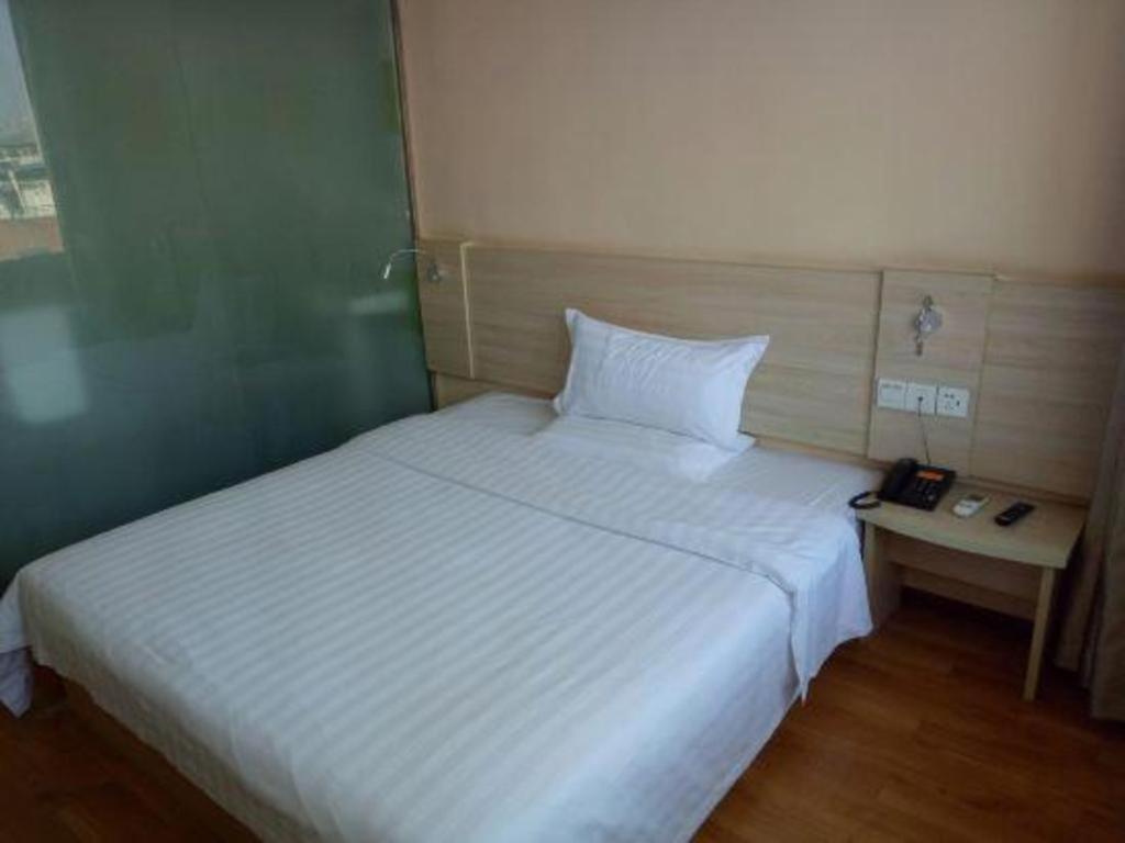 7 Days Inn Luzhou Commercial Pedestrian Street Center Экстерьер фото