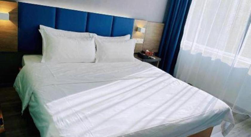 7 Days Inn Luzhou Commercial Pedestrian Street Center Экстерьер фото